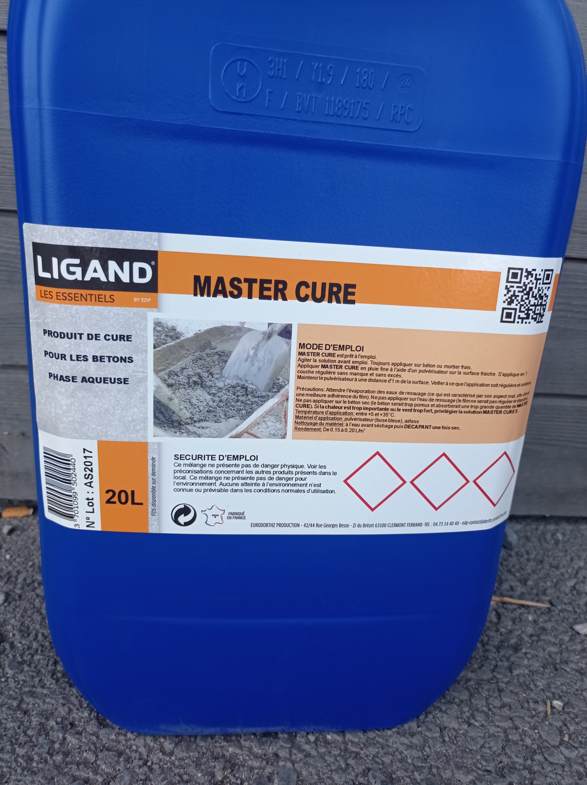 Produit de cure o en phase aqueuse