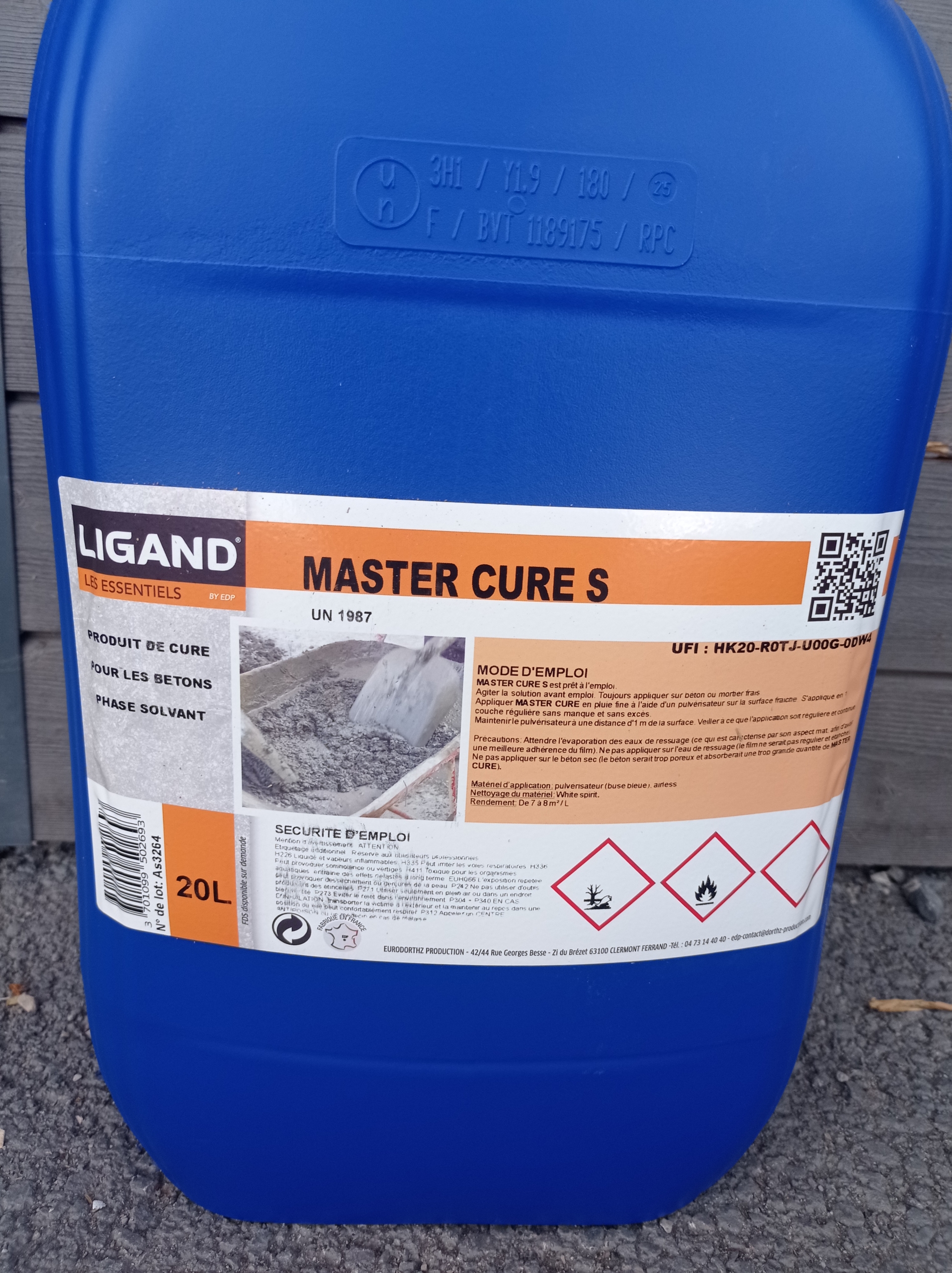 Produit de cure o en phase solvant