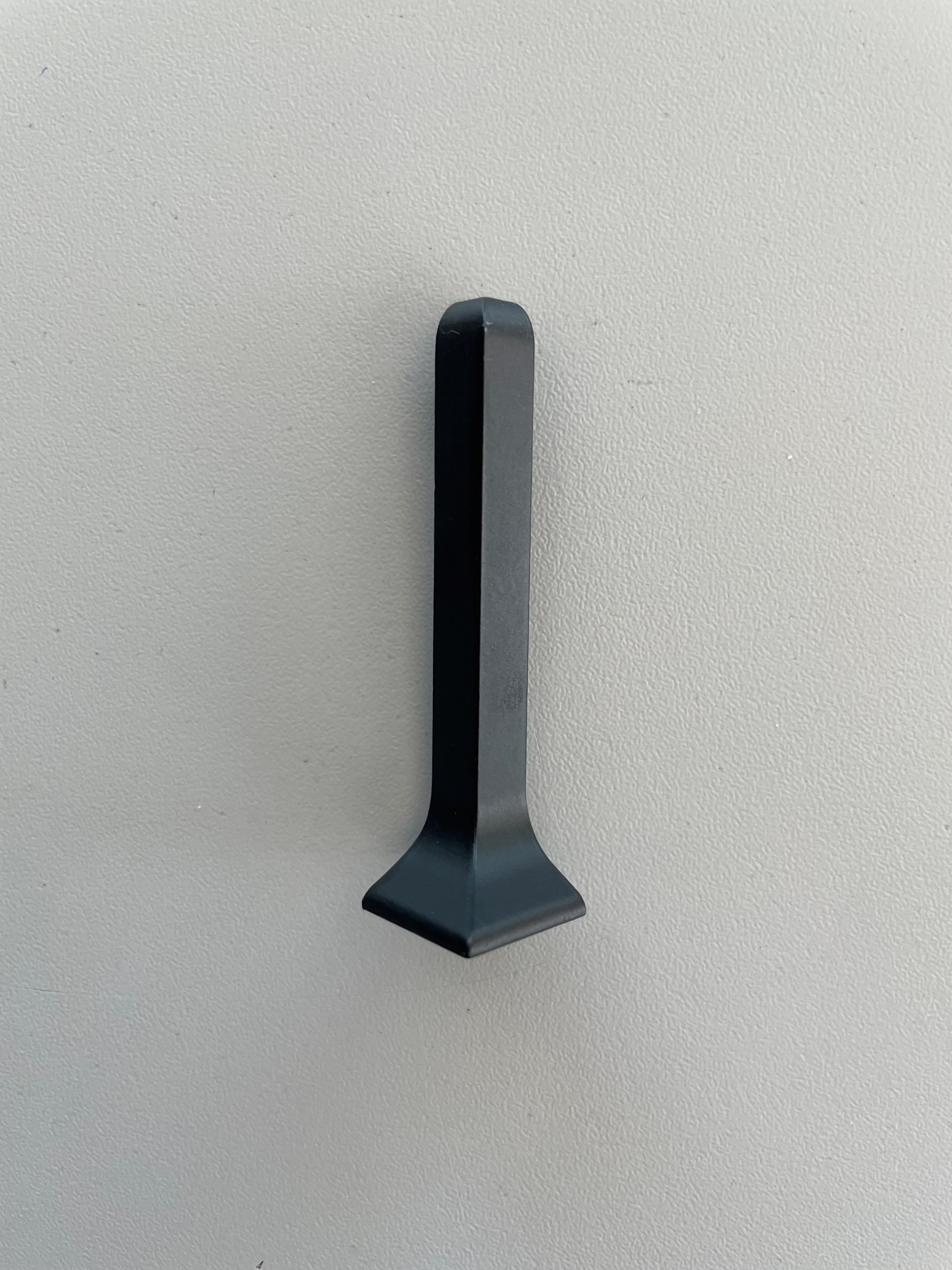 Angle extérieur noir pour plinthe noire